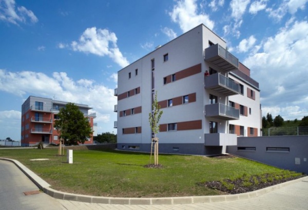 Vídeň a Praha mají nejdražší nové byty v regionu